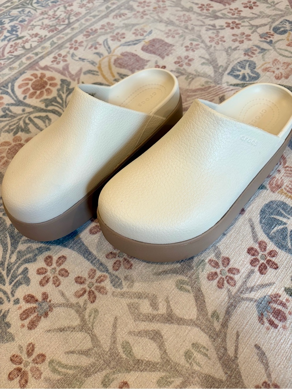 CROCS Dylan Platform Clogs